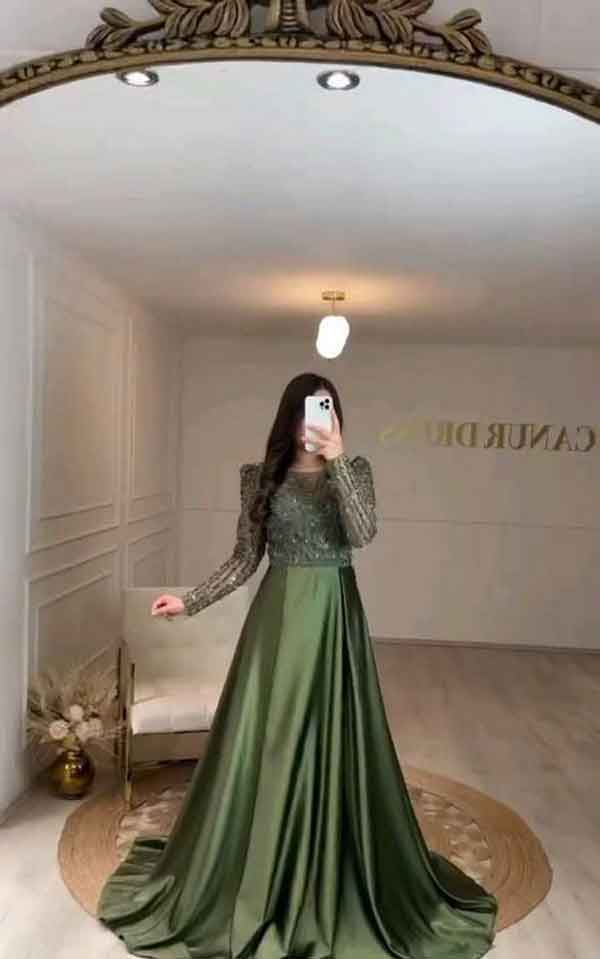مدل پیراهن مجلسی بلند جذاب و لاکچری باز و پوشیده شیک
