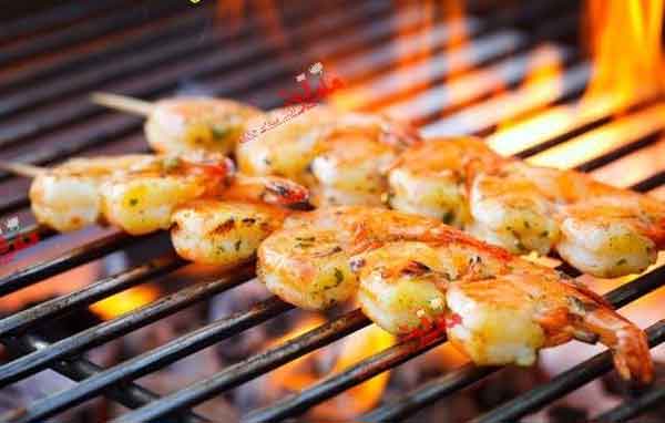 طرز تهیه میگو کبابی در ماهیتابه مزه دار کردن میگو کبابی میگو کبابی با زغال طعم دار کردن میگو سوخاری میگو پفکی از بین بردن بوی میگو نی نی سایت میگو کبابی با پوست کباب میگو چرخ کرده