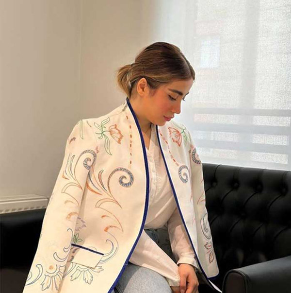 مدل مانتو کوتاه برای عید 1403 دخترانه و زنانه ساده جلوباز و جلوبسته