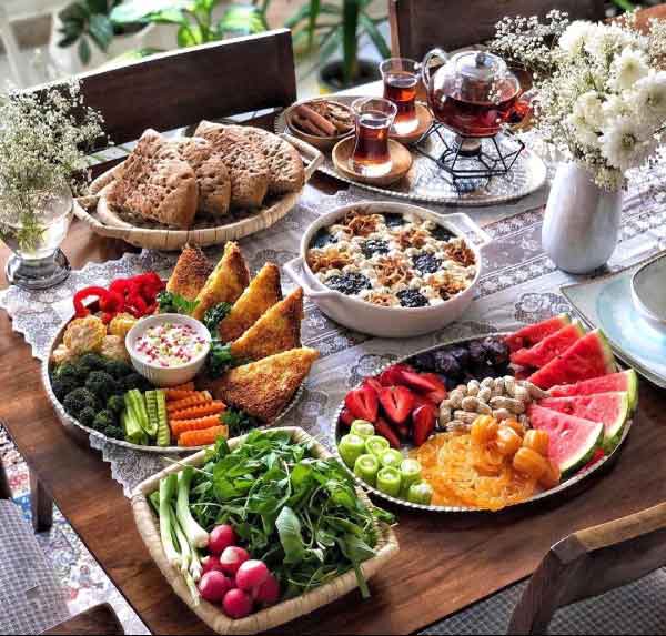 مدل سفره افطار ساده و مجلسی شیک جذاب برای مهمانی 