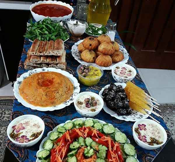 مدل سفره افطار ساده و مجلسی شیک جذاب برای مهمانی 