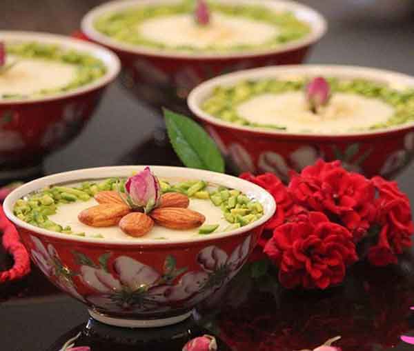 تزیین فرنی برای ماه رمضان وانیلی و زعفرانی با نکات و روش های مختلف