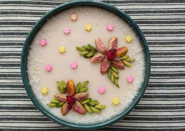تزیین فرنی برای ماه رمضان وانیلی و زعفرانی با نکات و روش های مختلف