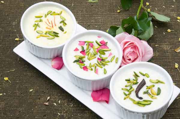 تزیین فرنی برای ماه رمضان وانیلی و زعفرانی با نکات و روش های مختلف