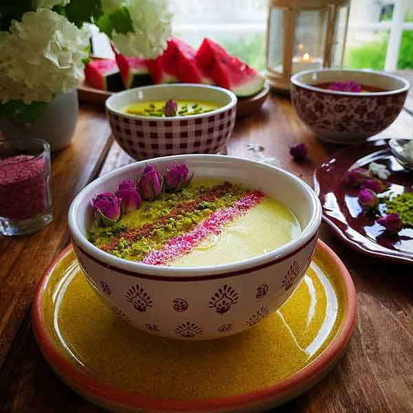 تزیین فرنی برای ماه رمضان وانیلی و زعفرانی با نکات و روش های مختلف