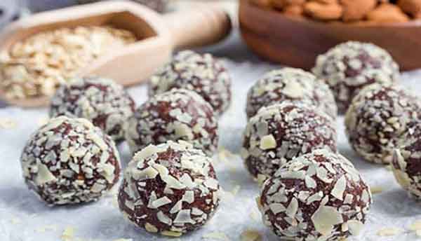 تزیین خرما برای ماه رمضان با نارگیل و بادام و گردو با ایده های شیک و ساده