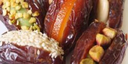 تزیین خرما برای ماه رمضان با نارگیل و بادام و گردو با ایده های شیک و ساده
