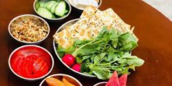 تزیین سفره افطار برای مهمان مجلسی و ساده جذاب با ایده های خلاقانه و کاربردی