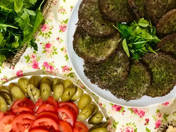 طرز تهیه کوکو سبزی با سبزی خشک برای دو نفر کوکو سبزی با سبزی خشک برای ۴ نفر کوکو سبزی با سبزی خشک در فر کوکو سبزی با سبزی خشک نی نی سایت کوکو سبزی رزا منتظمی راز کوکو سبزی خوشمزه