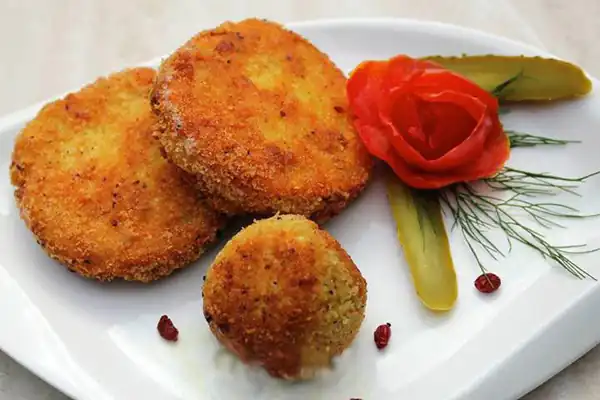 فوت و فن کوکوی مرغ پنیری و راز خوشمزگی کوکوی مرغ پنیری خوشمزه و خانگی