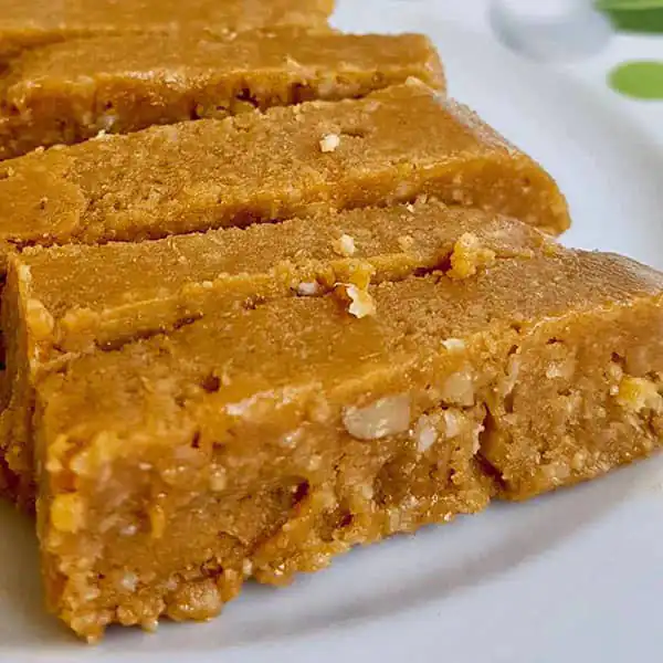 فوت و فن حلوای بادام و راز خوشمزگی حلوای بادام خوشمزه و خانگی