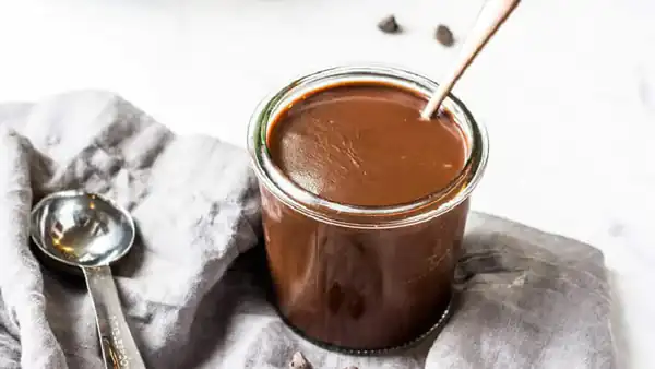 فوت و فن سس شکلات و راز خوشمزگی سس شکلات خوشمزه و خانگی