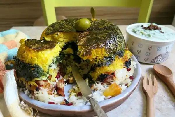 فوت و فن ته چین آلو اسفناج و راز خوشمزگی ته چین آلو اسفناج خوشمزه و خانگی