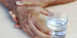 درمان لرزش دست خیراندیش و علت و علائم و راههای پیشگیری