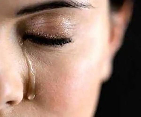 تعبیر خواب گریه برای دختر مجرد و زن متاهل از نظر روانشناسی