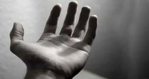 تعبیر خواب مرده از زنده چیزی خواستن+ برای دختر مجرد و زن متاهل از نظر روانشناسی