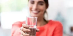 تعبیر خواب آب خوردن + برای دختر مجرد و زن متاهل از نظر روانشناسی