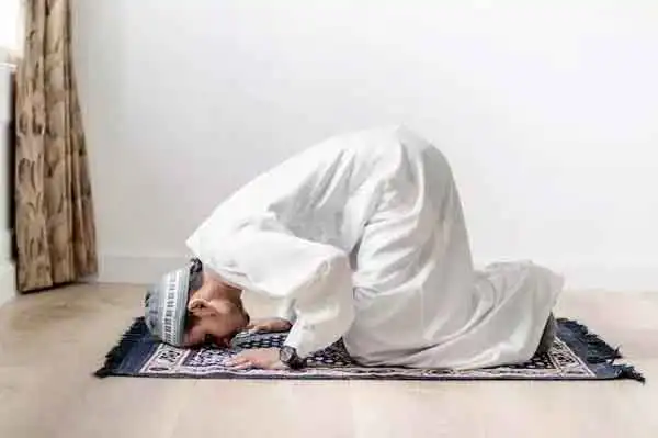 تعبیر خواب نماز خواندن+ برای دختر مجرد و زن متاهل از نظر روانشناسی