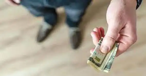 تعبیر خواب صدقه دادن+ برای دختر مجرد و زن متاهل از نظر روانشناسی